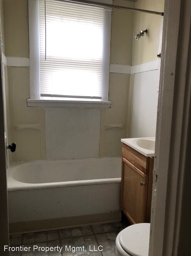 Building Photo - 3 br, 1 bath House - 100 Elkan Ave