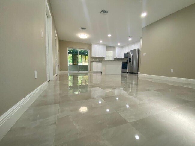 Foto del edificio - 14830 Shaw Rd