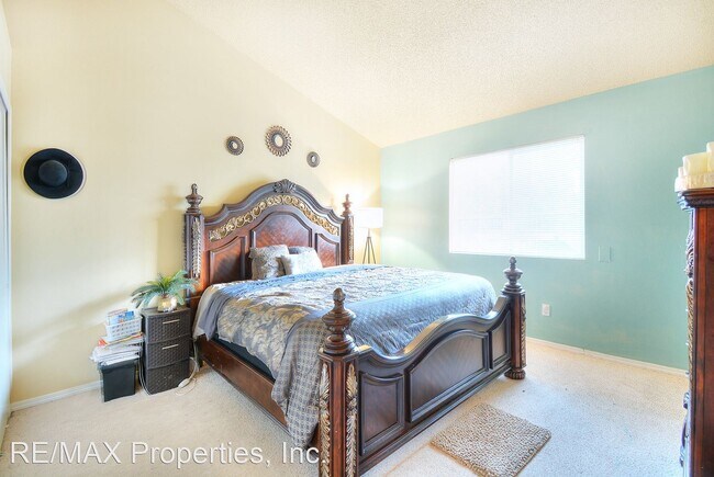 Building Photo - 4 br, 3 bath House - 1643 S. CANOE CREEK D...