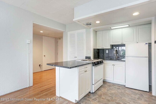 Foto del edificio - 21 Leroy Pl