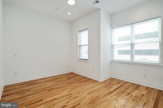 Building Photo - 144 W Wildey St