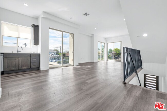 Building Photo - 6006 Klump Ave