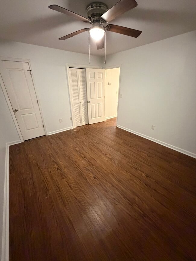 Foto del edificio - 8836 Deerwood Dr