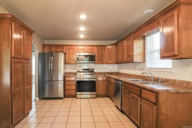 Building Photo - 712 Troy Cove
