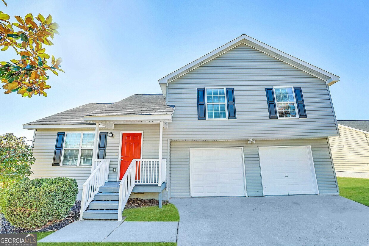 Foto principal - 241 Village Dr