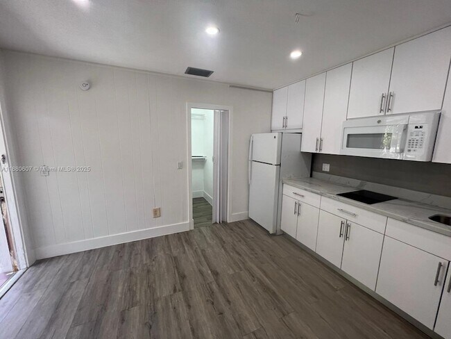 Foto del edificio - 222 SW 8th St