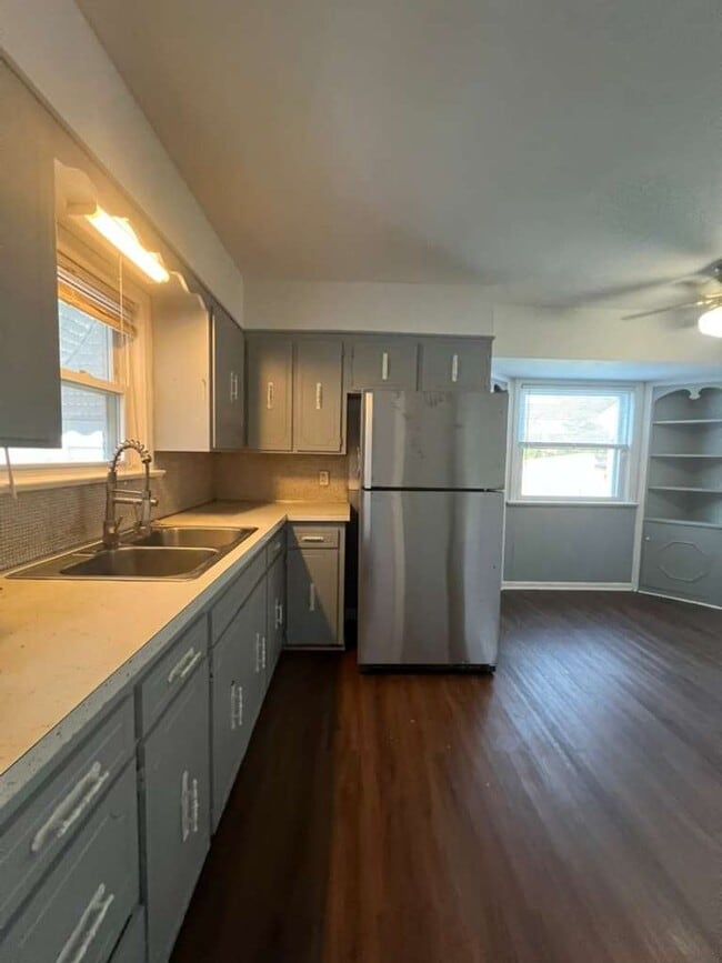 Building Photo - A Single family home with Garage in Garfield Heights