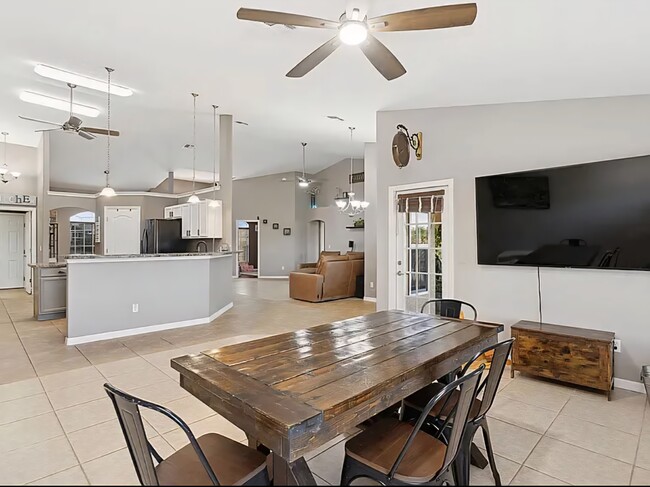 Building Photo - 1017 S Glen Meadow Loop