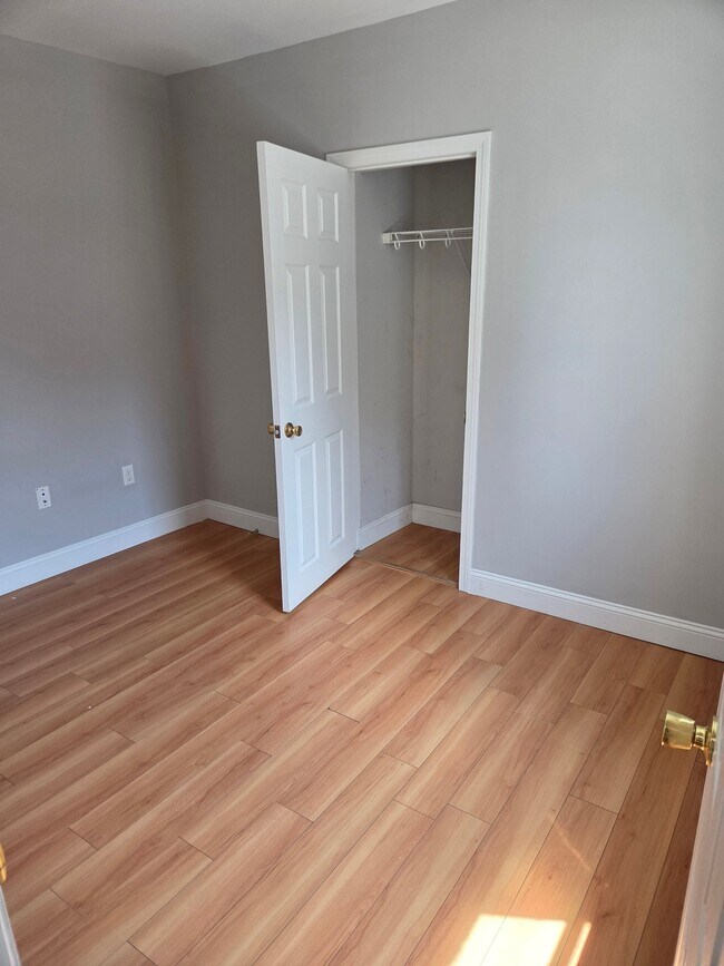 Foto del edificio - 61 Malletts Bay Ave