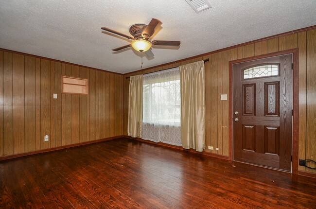 Building Photo - 142 Victoria Dr