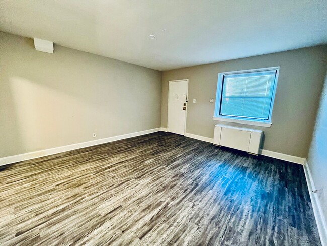 Building Photo - Bashford Manor area 1BR/1BA Condo with all...