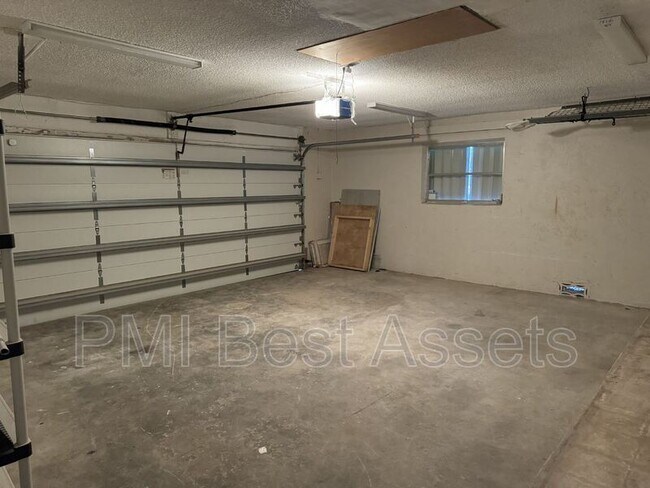 Foto del edificio - 9511 NW 80 St