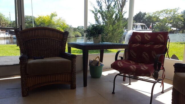 Foto del edificio - 7024 McCray Dr