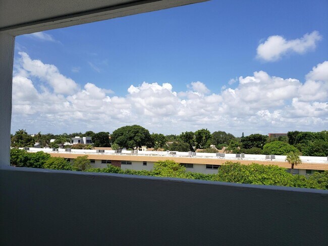 Foto del edificio - 2850 NE 14th Street Causeway