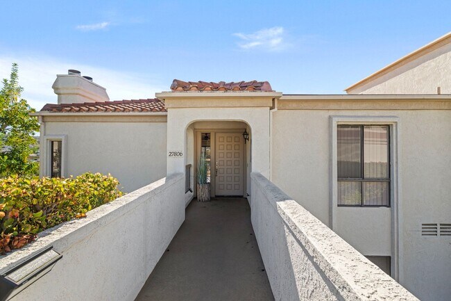Building Photo - Stunning 2 bedroom *LAKE VIEW* condo for r...