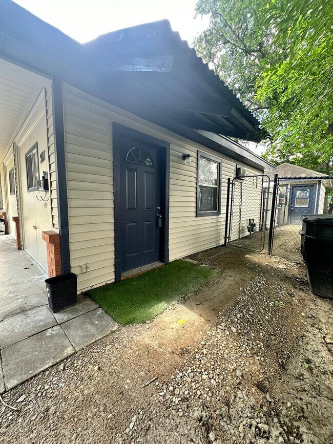 Foto del edificio - 2117 Thonig Rd