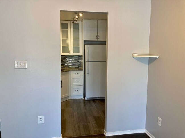 Building Photo - 10260 Ridgeline Dr