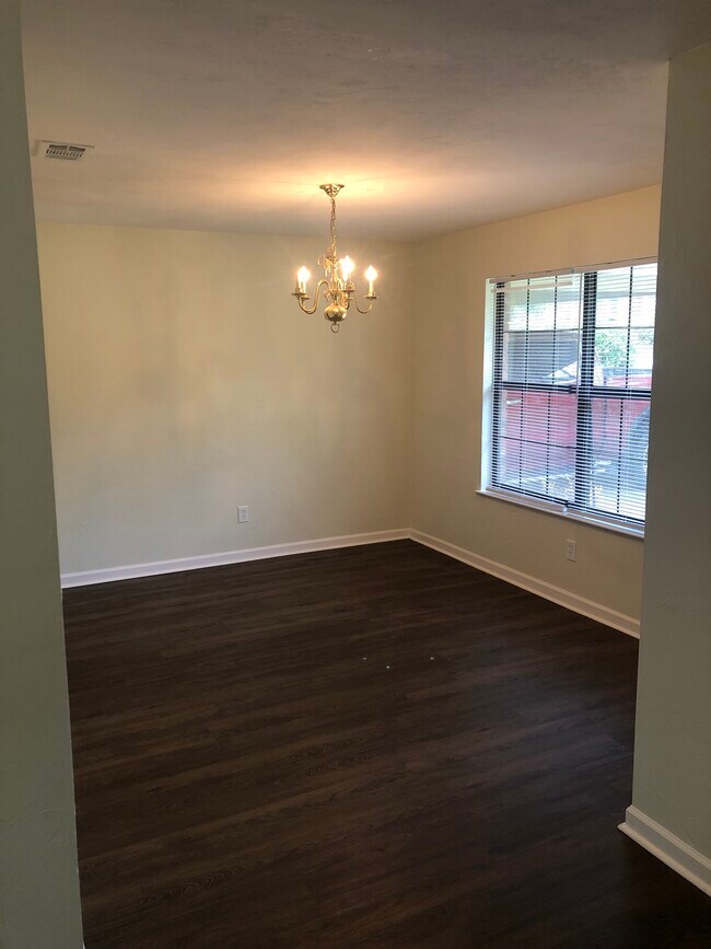 Building Photo - 515 Howard Ave