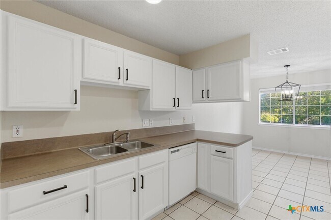 Foto del edificio - 115 Crest Dr