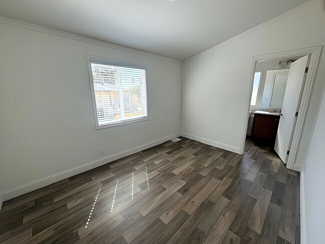 Foto del edificio - 8533 Kittyhawk Ave