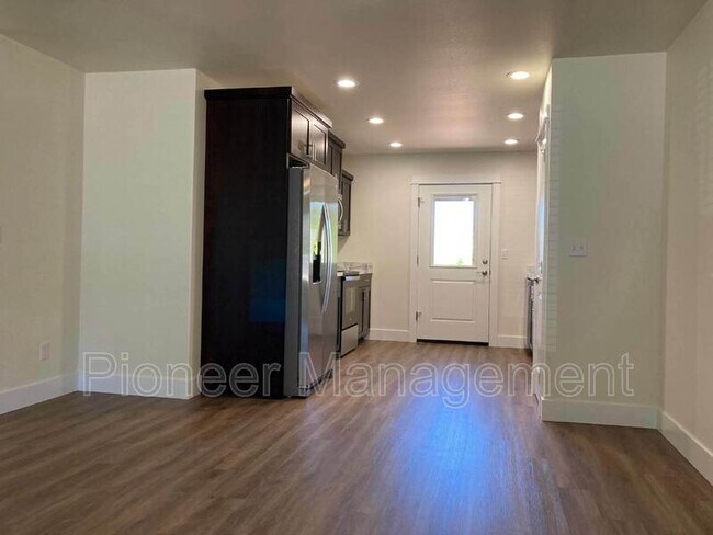 Foto del edificio - 2464 NE Kerr St