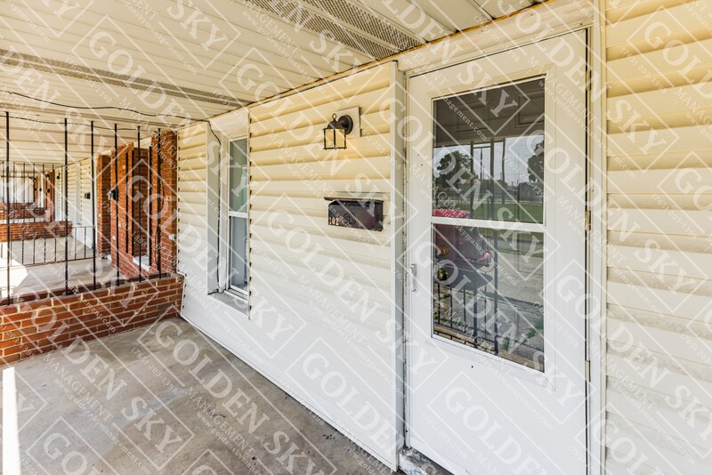 Foto principal - 302 W 6th St