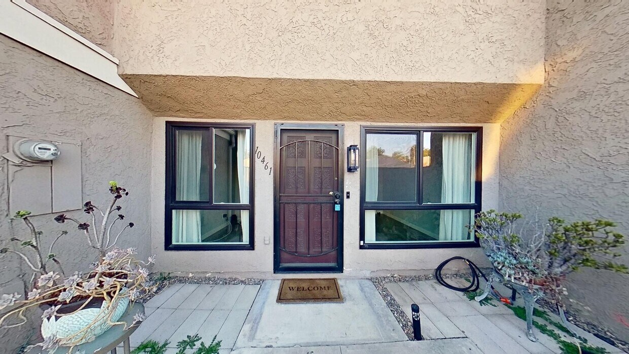 Primary Photo - Must See! Lovely 3 Bedroom Townhouse in St...