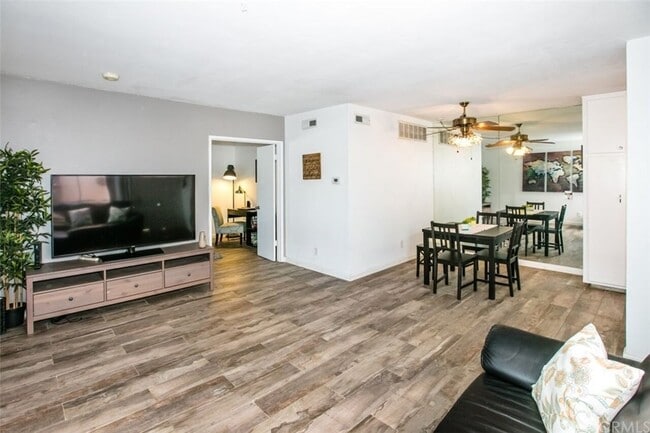 Building Photo - 2900 Madison Ave