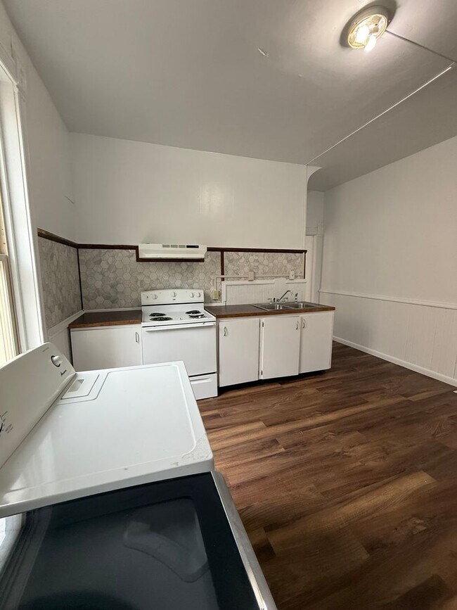 Foto del edificio - 227-229 S Washington