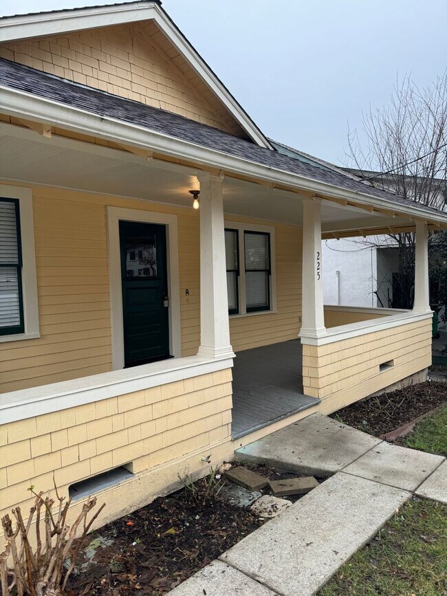 Building Photo - Darling 1 bedroom single story plus office...