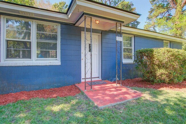 Building Photo - 1311 Trenholm Drive, Charleston, SC 29412 ...
