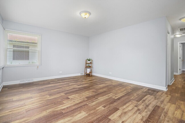 Foto del edificio - 16125 Marshfield Ave