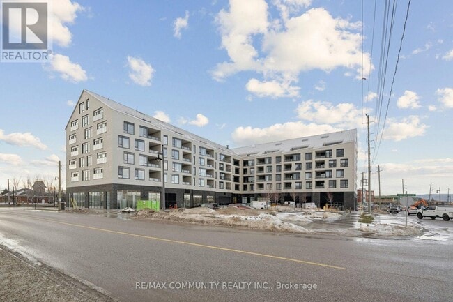 Building Photo - 31 Huron St