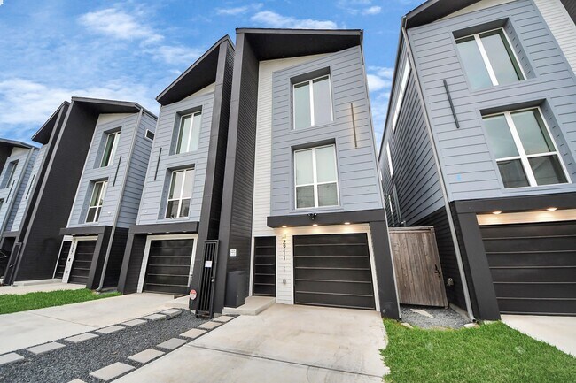 Foto del edificio - 2211 Staples St