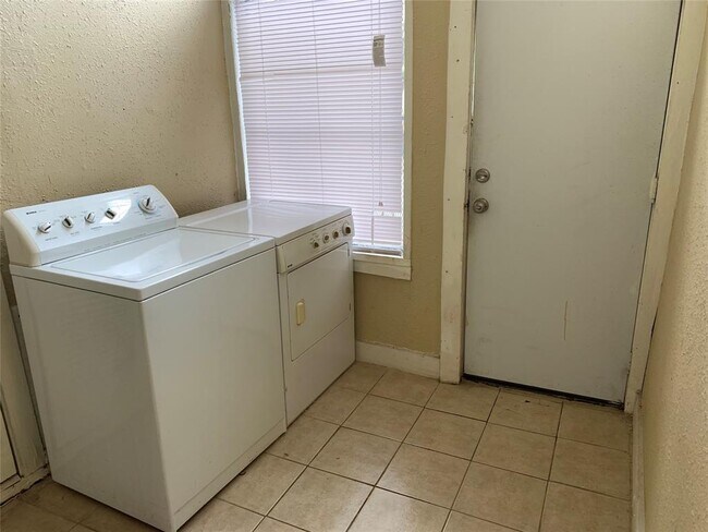 Foto del edificio - 714 Hyde Park Blvd