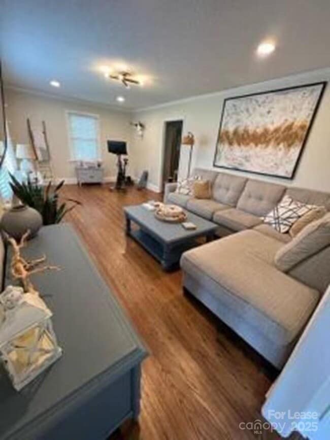 Building Photo - 312 Greenwood Ave