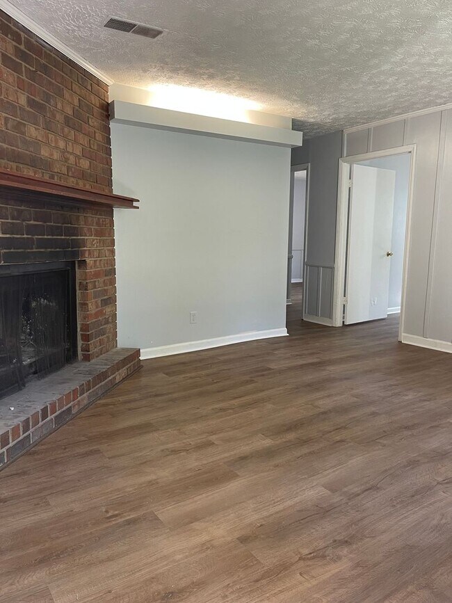 Building Photo - Oconee County Duplex - 2BR 1 Bath!  Availa...
