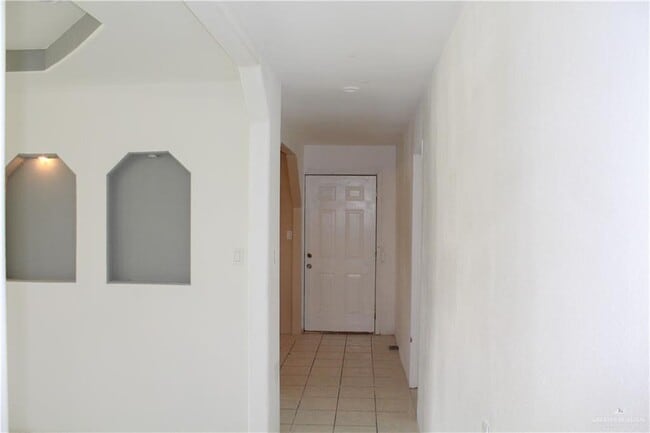 Building Photo - 13 Arboledas Dr