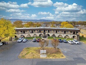 Building Photo - 515-528 Road