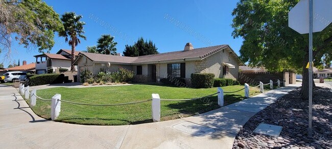 Building Photo - JUST REHABBED 3BD/ 2BTH SINGLE STORY HOME ...