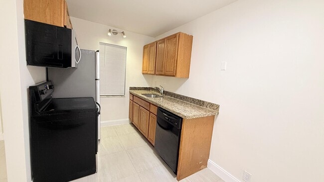 Foto del edificio - 607 NE 29th Dr