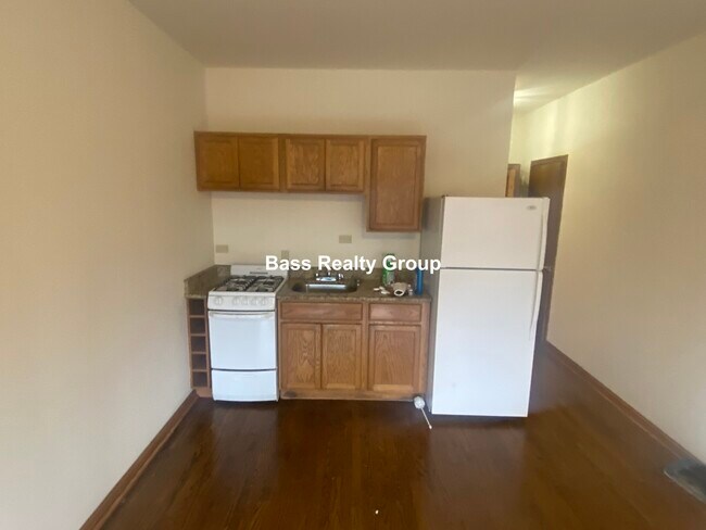Building Photo - 4806 N Kedzie Ave