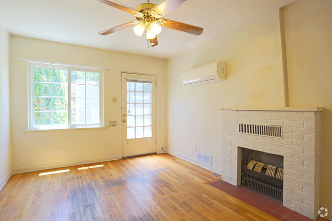 Interior Photo - Regina & Walter/Silver Apartments