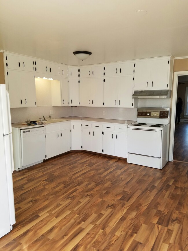 Kitchen, north view - 819 West Bridge Avenue