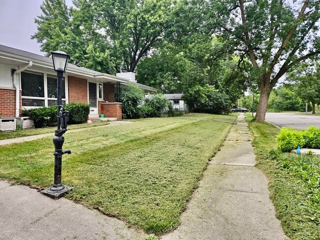 Building Photo - 1510 Jills Dr