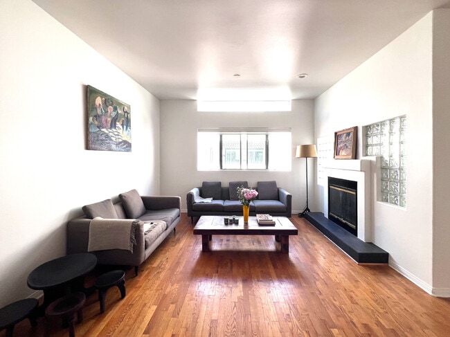 Foto del edificio - 2732 Auburn St