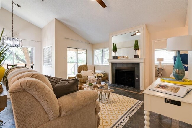 Foto del edificio - 6301 Evangeline Trail