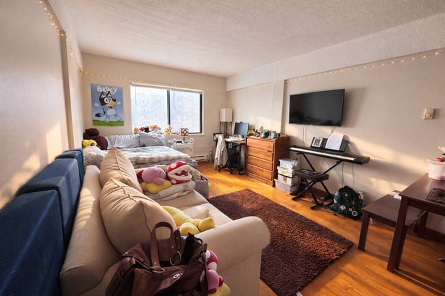 Building Photo - 1113 Commonwealth Ave