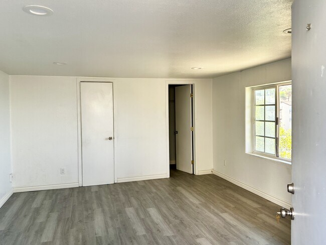 Foto del edificio - 9423 Eucalyptus St
