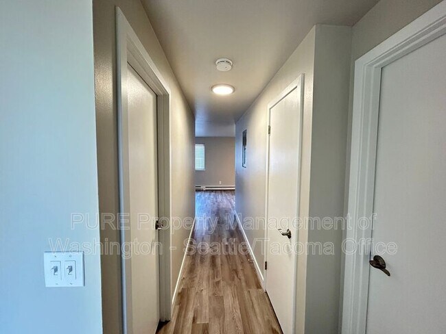 Building Photo - 421 Ambaum Blvd SW
